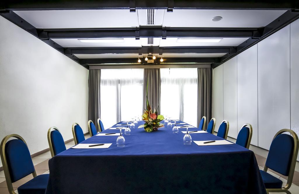 Douala Rabingha Hotel Eksteriør billede